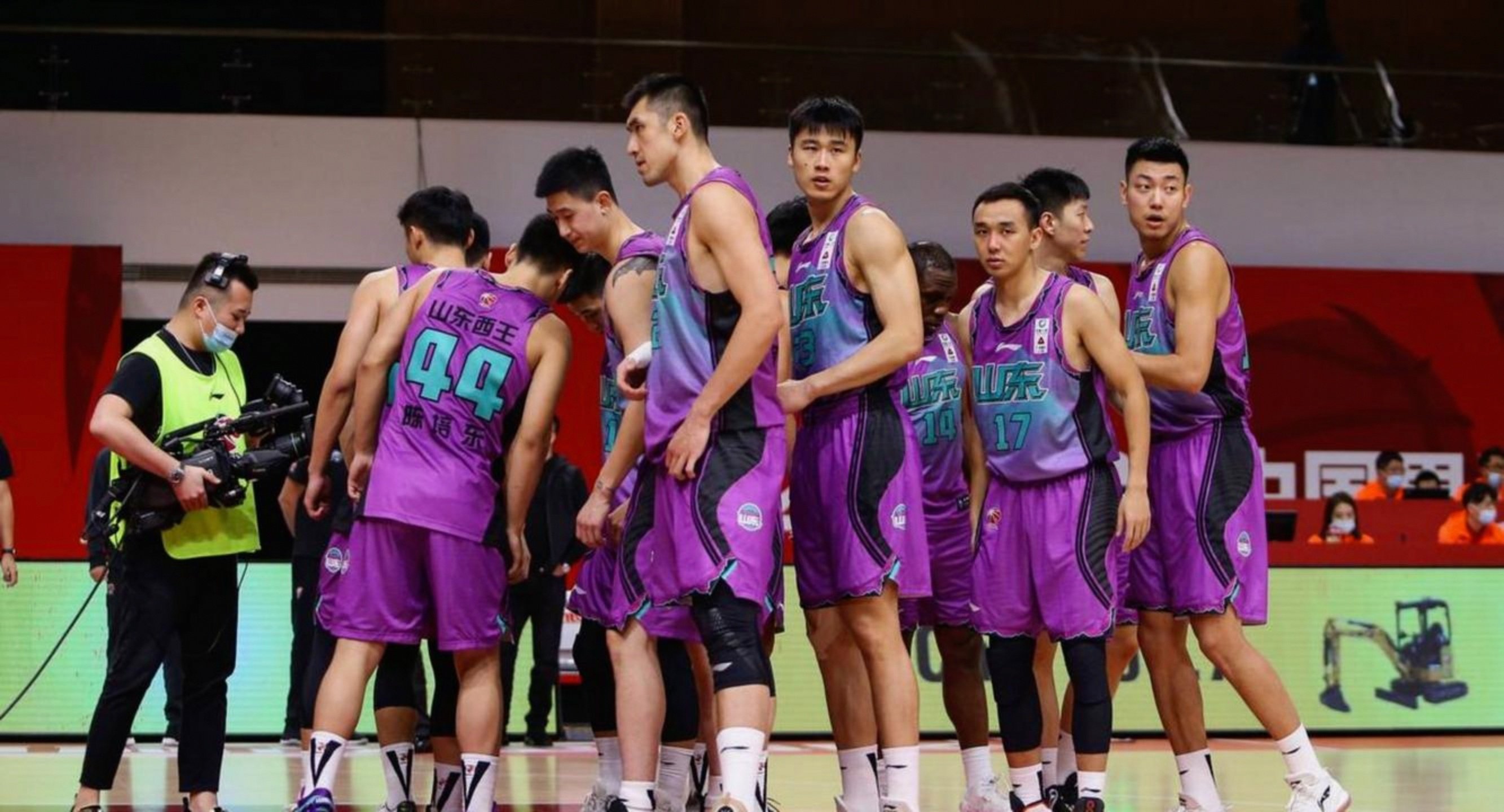 乐鱼app今晚山东男篮调整名单以备NBA季后赛库里在美国队比赛中突破纪录，媒体一致点评：比利亚雷亚尔围绕德国杯临场应变的简单介绍